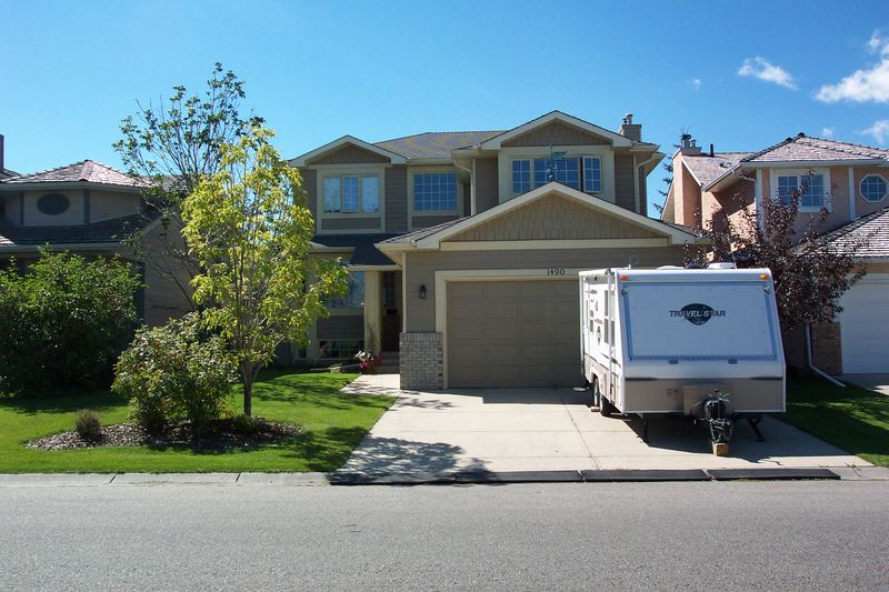 Calgary 4 + Den bedrooms House for rent. Property photo: 74390-1