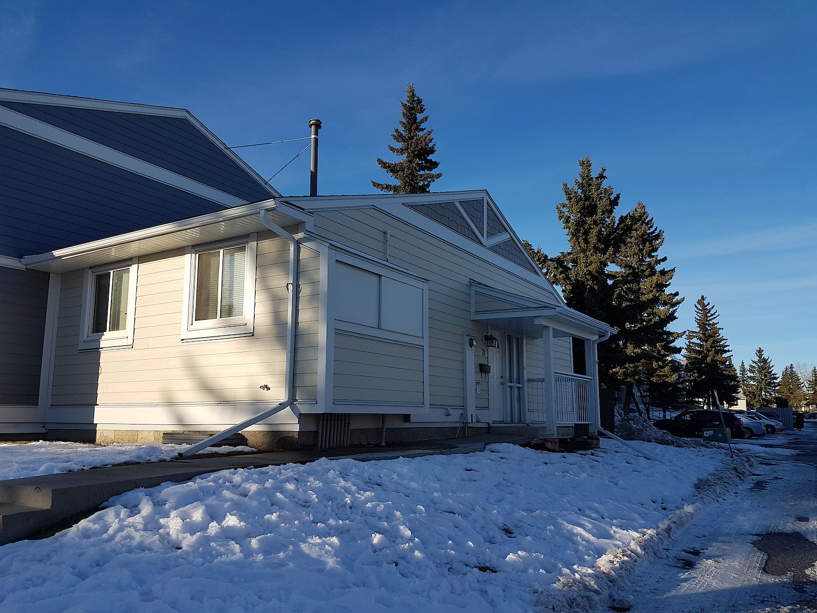 Calgary 2 bedrooms Townhouse for rent. Property photo: 78570-1