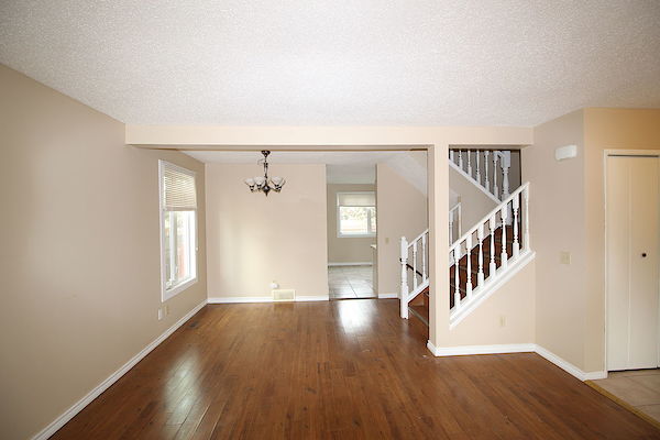 Calgary 4 bedrooms Duplex for rent. Property photo: 81141-3