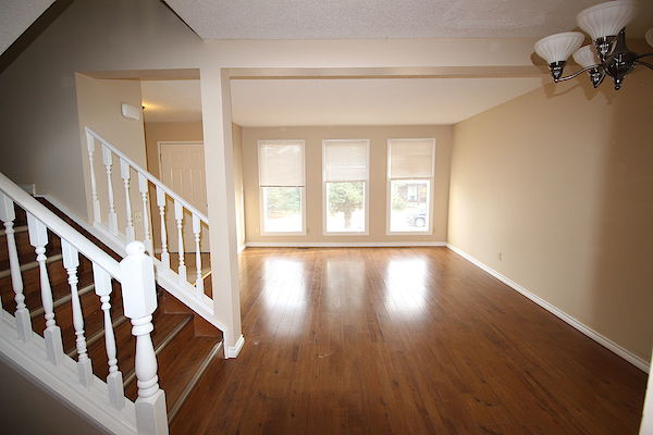 Calgary 4 bedrooms Duplex for rent. Property photo: 81141-2