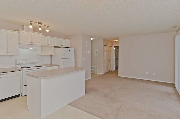 Okotoks 2 bedrooms Apartment for rent. Property photo: 81518-3