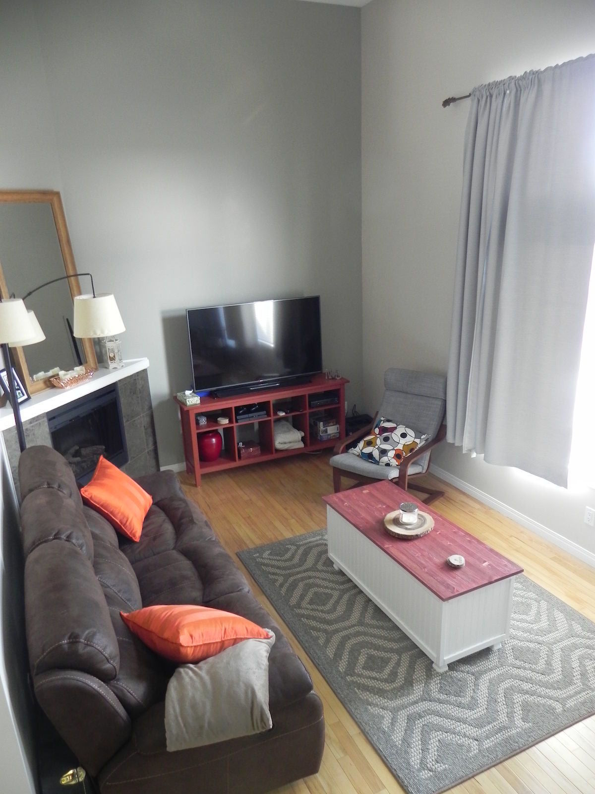Living+Room+-+Fireplace+and+9+foot+ceilings Calgary 2 bedrooms Townhouse for rent. Property photo: 88738-1