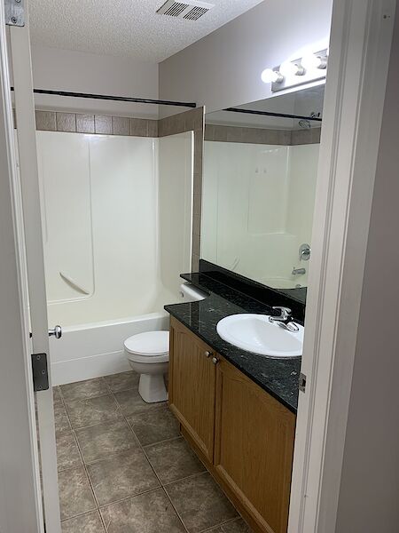 Calgary 1 bedroom Apartment for rent. Property photo: 89635-2