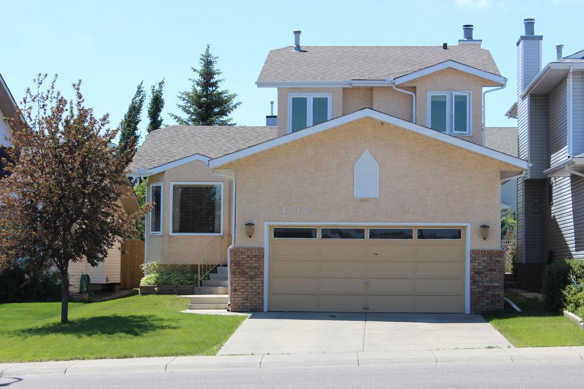 Calgary Pet Friendly Main Floor For Rent Millrise Gorgeous House   987540.v.3782d8544deaf9bccf69d1721be6c1d8 