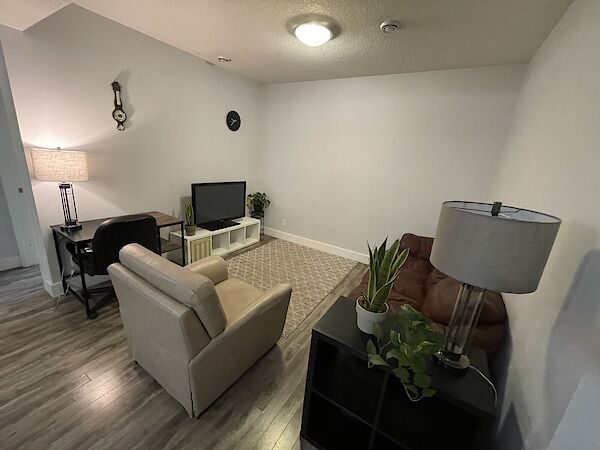 Calgary 2 bedrooms Basement for rent. Property photo: 92596-2