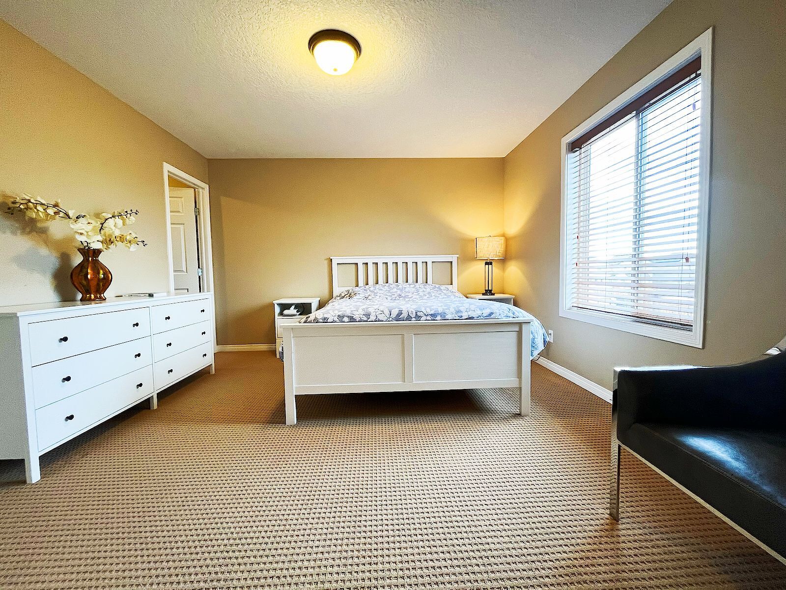 Calgary 3 bedrooms Room For Rent for rent. Property photo: 93959-1