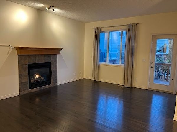 Calgary 3 bedrooms House for rent. Property photo: 95747-3