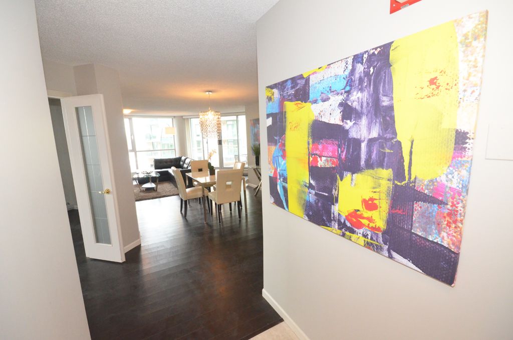 Calgary 3 bedrooms Condo Unit for rent. Property photo: 95859-1