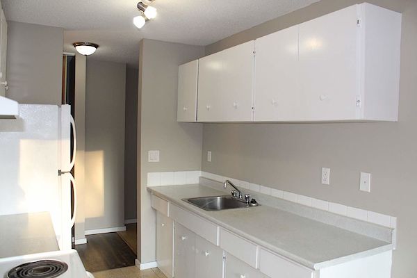 Calgary bachelor bedrooms Apartment for rent. Property photo: 99281-3