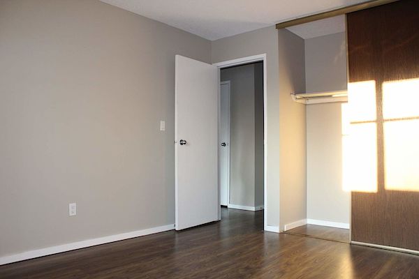 Calgary bachelor bedrooms Apartment for rent. Property photo: 99281-2