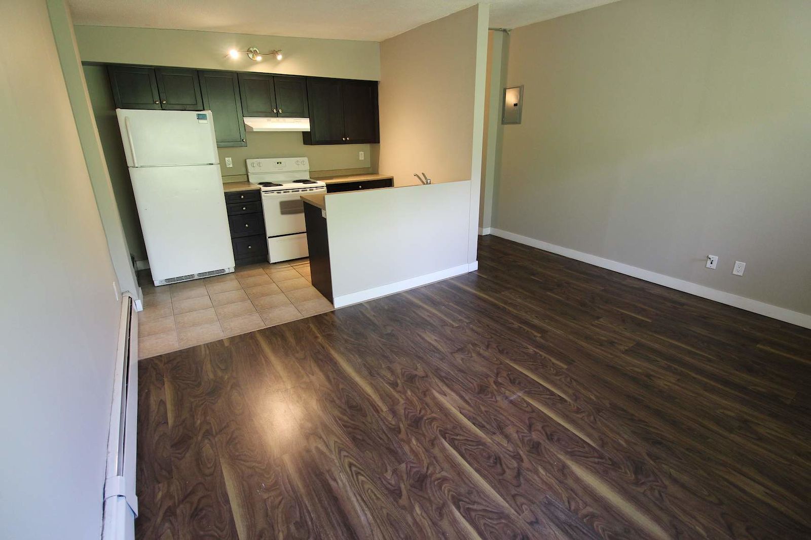 Calgary 1 bedrooms Apartment for rent. Property photo: 99283-1